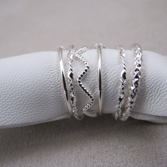 Lovisa 6 Piece Stackable Ring Set - Picture 8 of 10